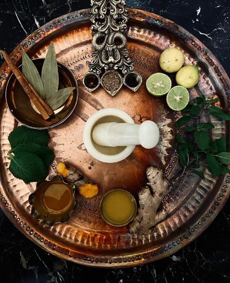 Ancient Beauty Rituals, Spice Photoshoot, Ayurveda Aesthetic, Ayurveda India, Beauty Cosmetics Design, Indian Spirituality, Ayurveda Beauty, Ayurvedic Therapy, Ayurvedic Practitioner