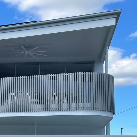 Batten Balustrade, Aluminium Balustrade, Balcony Balustrade Ideas, Balcony Fence Ideas Railings, Timber Balustrade, Balcony Fence, Balustrade Exterior, Balcony Balustrade, Balustrade Ideas Outdoor