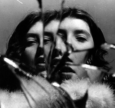 17 & GONE inspiration: A shattered reflection. (Photo by suziesparkle) Depersonalization Disorder, Francesca Woodman, Mirror Photography, Broken Mirror, Gcse Art, Foto Art, Ap Art, A Level Art, 인물 사진