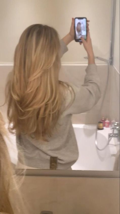 Layered Hair Straight, Blonde Hair With Layers, Blonde Layered Hair, Hair With Layers, Straight Blonde Hair, Hairstyles For Layered Hair, Blonde Hair Inspiration, Blonde Hair Looks, Hair Stylies