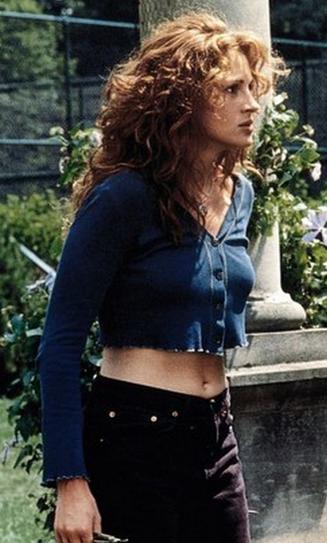 julia roberts Julia Roberts Hair, Julia Roberts Style, Hippie Rock, Pastel Outfit, Best Friend Wedding, Outfit 90s, 90s Fashion Outfits, Julia Roberts, Friend Outfits