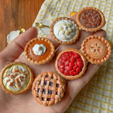 Cincin Diy, Cercei Din Lut Polimeric, Mini Fruit Tarts, Fruit Tarts, 귀여운 음식 그림, Clay Magnets, Tanah Liat, Seni Dan Kraf, Clay Diy Projects