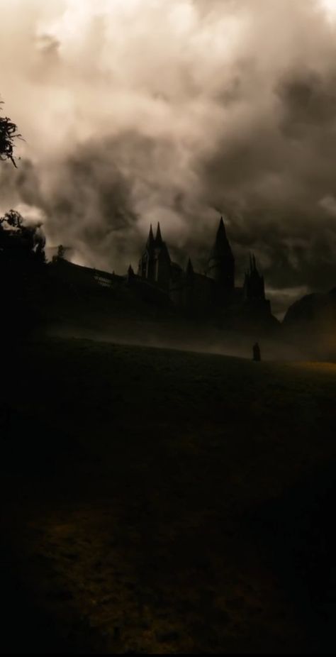 ------ Hogwarts in Half Blood Prince. Snape Harry Potter Slytherin Harry Potter And The Half Blood Prince Aesthetic, Simple Harry Potter Wallpaper, Half Blood Prince Aesthetic, Slytherin Background, Severus Snape Wallpaper, Shifting Aesthetic, Snape Wallpaper, Harry Potter Half Blood Prince, Hogwarts Shifting