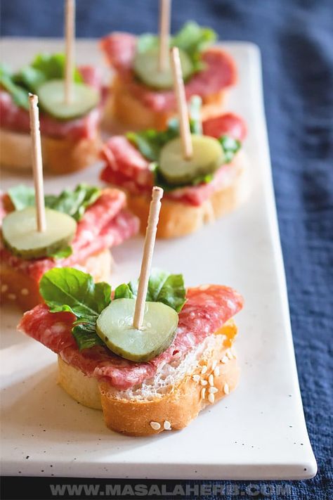 Amuse Bouche Ideas - Bite Sized Hors d’Oeuvres Recipes - delicious collection of bite sized party appetizers with veg and non-veg suggestions and colorful eye catching canapés www.MasalaHerb.com #appetizer #partyfood #masalaherb Amuse Bouche Ideas, Salami Appetizer, Hors Devours Appetizers, Cold Kitchen, One Bite Appetizers, Canapes Recipes, Fall Appetizers, Bite Size Food, Bite Size Appetizers