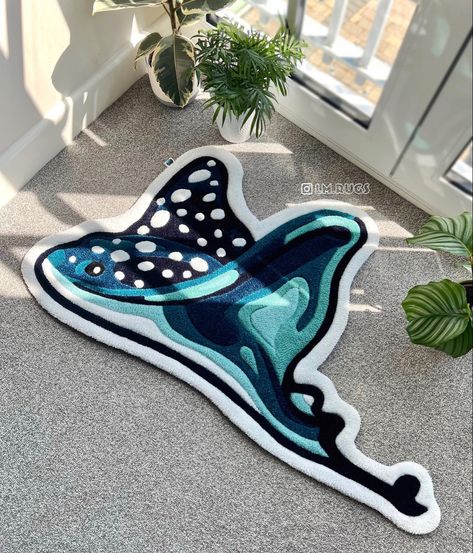 Home decor, wall decor, rug, Hand Made Rugs, Cool Rug Ideas, Tapetes Aesthetic, Cute Rug Tufting Ideas, Rug Tufting Art, Tufted Rug Art, Tuft Rug Ideas, Jellyfish Rug, Easy Rug Tufting Ideas