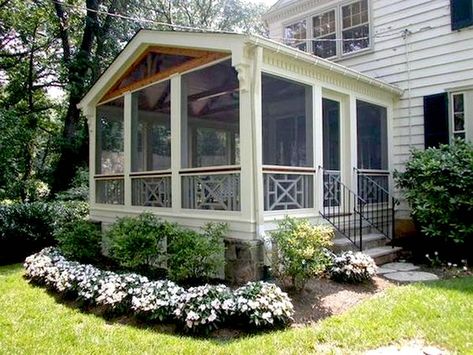 Screened In Porch Landscaping, Ground Level Screened In Porch, Porch Landscape, Small Screened Porch, Porch Diy, Porch Kits, Porch Design Ideas, Screened Porch Designs, Screened Porches