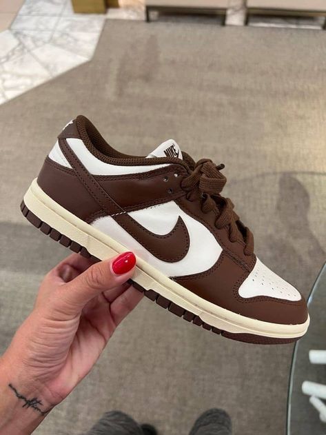 Brown Nike Low Dunks, Low Top Jordans Womens, Brown Low Dunks, Brown Shoes Womens Outfit, Low Dunks Women, Brown Dunks Outfit, Brown Nike Dunks, Nike Dunk Low Brown, Brown Nikes