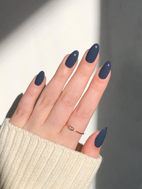 Winter is not the same without a dark blue nail shade. Glitter, Nail Polish, Nails, Nail Swag, Winter Nails, Manicure E Pedicure, This Year, Manicure, Ring