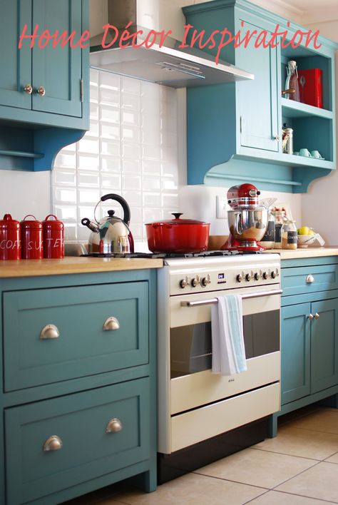 Base cabinets with butcher block, but with white wall,cabinets instead Teal Cabinets, Blue Cupboards, Kitchen Color Red, Turquoise Kitchen, Red Kitchen Decor, Teal Kitchen, Casa Vintage, New Kitchen Cabinets, Blue Cabinets