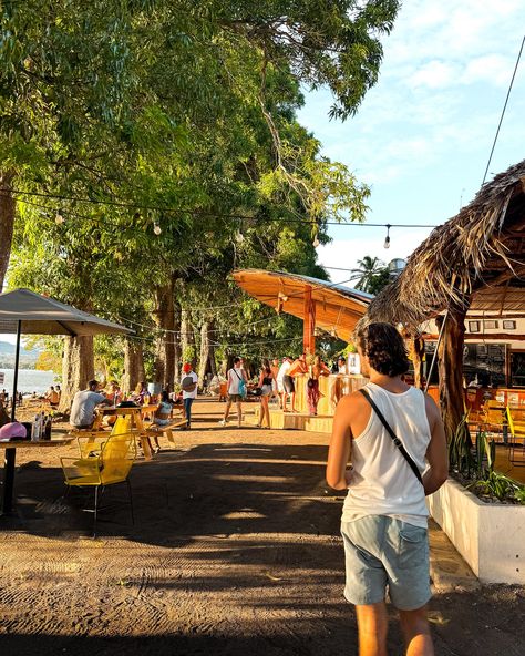 …Playa Mangos… 🥭 Absolute must do sunset spot in Ometepe, Nicaragua Front row view of the volcano, hundreds of species of exotic birds, kayaks, swing, gorgeous warm water, a floating platform, cocktail bar … it was a dream way to spend a sunset and we would be back there in a heartbeat☀️🛵🥭🌴 Playa Mangos, Ometepe, Nicaragua @playa_mangos Check out our last reel showing this pretty spot 🥰🥰 #playa #sunsetlovers #travelnicaragua #visitnicaragua #ometepe #ometepeisland #nicaragua #volcano... Ometepe, Nicaragua Travel, Floating Platform, Summer Destinations, Beach Bars, Travel Bugs, Exotic Birds, Nicaragua, Volcano