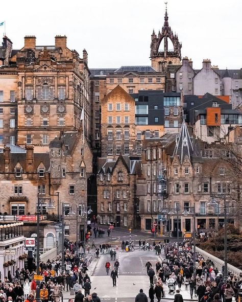 Scotland • Travel • Nature on Instagram: “▪ Edinburgh, This city is also famous for the Edinburgh International Festival and the Fringe, the latter being the world's largest annual…” Scotland Aesthetic, Best Of Scotland, Destination Voyage, Edinburgh Scotland, Scotland Travel, Pretty Places, Favorite City, City View, Travel Aesthetic