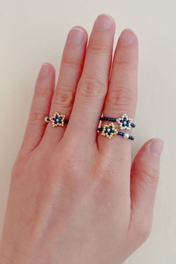 Star Bead Pattern, Beaded Ring Diy, Beaded Ring Patterns, Bead Rings Diy, Beads Ring Ideas, Beaded Ring Ideas, Beaded Rings Patterns, Christmas Jewelry Diy, Beads Ring