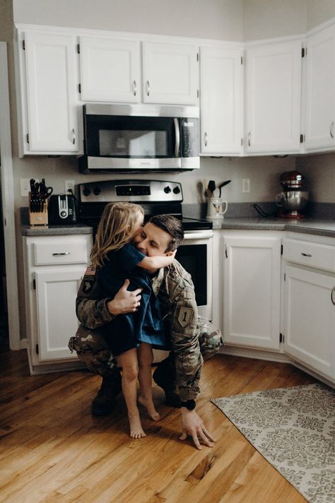 Army Relationship, Army Boyfriend, Army Husband, Army Reserve, Army Family, Video Call With Boyfriend Screen Photo, Screen Photo, Dream Family, Army Wife