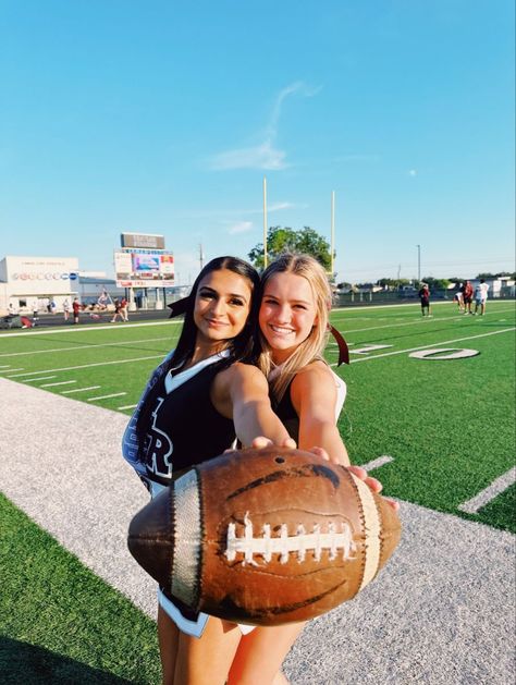 Football Game Cheer Pictures, Cheer Duo Pictures, Solo Cheer Poses, Cheer Football Pictures, Duo Cheer Poses, Preppy Football Game, Cheer Captions, Football Cheer Pictures, Cheer Pics Poses