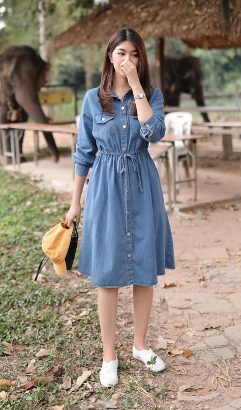 Jeans Frock For Women, Denim Frocks For Women, Jeans Frock, Long Denim Dress, Modest Clothing Women, Simple Frock Design, Simple Frocks, Celebrity Casual Outfits, Chic Dress Classy