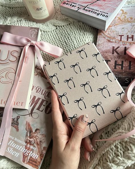 Aesthetic Kindle, Bookish Merch, Kindle Cover, Pink Books, Cute Posts, Kindle Case, Girl Things, Business Idea, Wall Street Journal