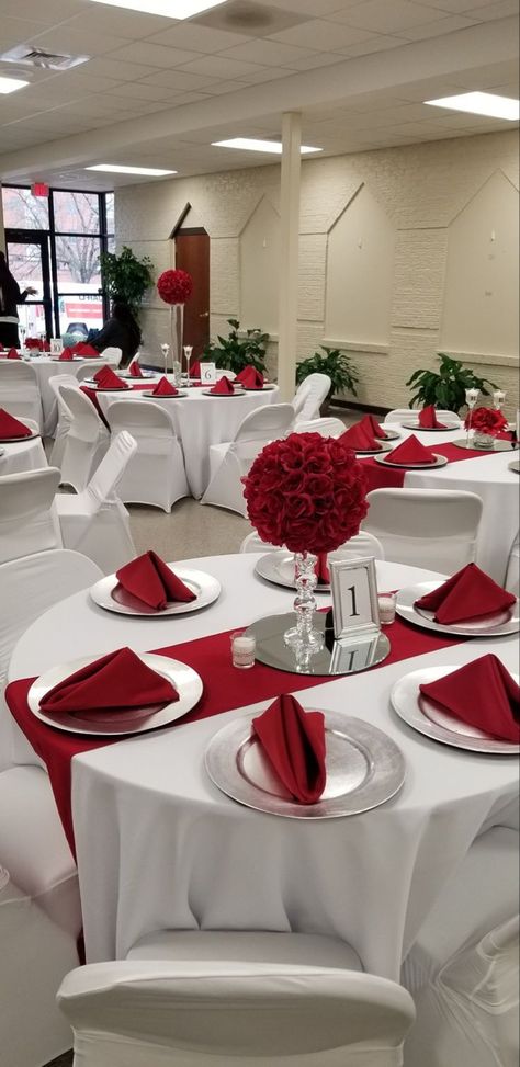 Banquet Decorations Table, Debutante Ball Decorations Table Settings, Cheap Diy Quinceanera Decorations, Valentine Event Decoration, Red White Table Decorations, Simple Quince Table Decorations, Simple Red Wedding Decorations, White And Red Party Decorations, Red Table Cloth Decorations