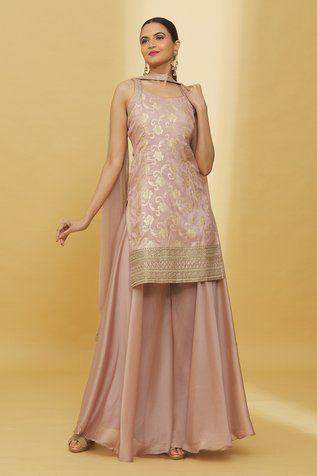 Shop for Samyukta Singhania Peach Woven Rose Pattern Kurta Palazzo Set for Women Online at Aza Fashions Designer Mehendi, Indo Western Outfit, Brocade Suits, Suits For Women Indian, Suit Punjabi, Sangeet Outfit, Indian Dresses Traditional, Party Wear Indian Dresses, Silk Brocade