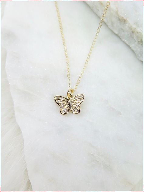 Jewelry Layering - The Smartest and Fastest Method to Get What You Need is From Amazon.com - Click to visit IMMEDIATELY! Dainty Jewelry Necklace, قلادات متدلية, Butterfly Necklace Gold, Chique Outfits, Jewelry Accessories Ideas, Dainty Gold Necklace, Girly Accessories, Classy Jewelry, Fancy Jewellery