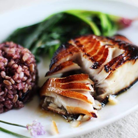 Miso-Marinated Black Cod Miso Cod, Pescatarian Lifestyle, Meat And Veggies, Easy Vegetable Recipes, Diet Dinner, Japanese Recipe, Black Cod, Enjoy Your Meal, Shellfish Recipes