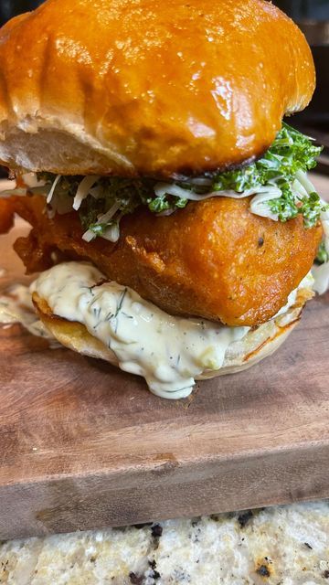 Fish Fillet Sandwich, Cod Sandwich, Pan Fried Cod, Fried Cod Fish, Fish Sandwich Recipes, Beer Battered Cod, Battered Cod, Kale Slaw, Fried Cod