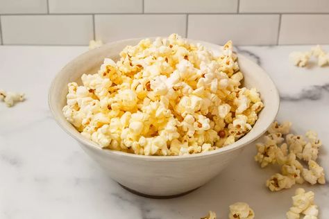 10 Low-Cholesterol Snack Foods Cholesterol Free Snacks, Birthday Party Popcorn, Low Cholesterol Snacks, Cholesterol Friendly Recipes, Low Cholesterol Diet Plan, Snacks To Eat, High Cholesterol Diet, Party Popcorn, Healthy Popcorn