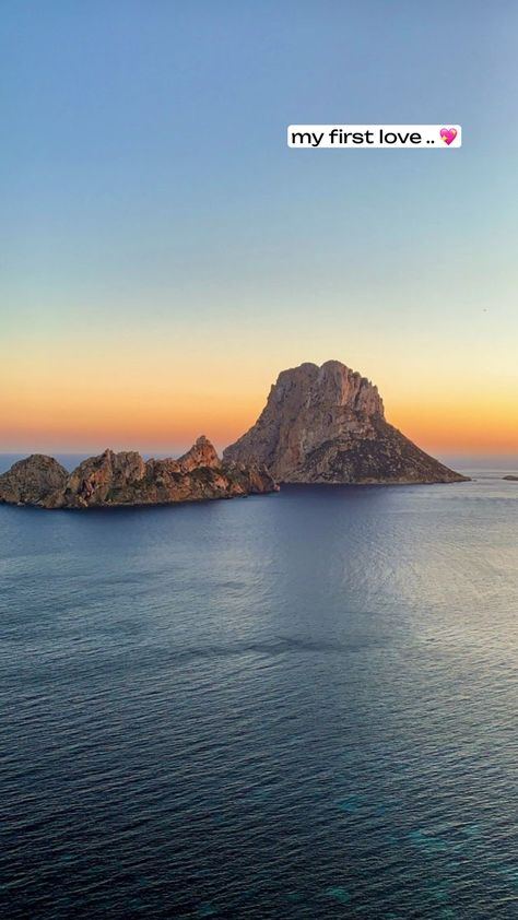 #myfirstshuffle Ibiza Places To Go, Ibiza Photo Ideas, Ibiza Wallpaper, Ibiza Landscape, Ibiza Beaches, Ibiza Aesthetic, Ibiza 2024, Ibiza Vibes, Ibiza Sunset