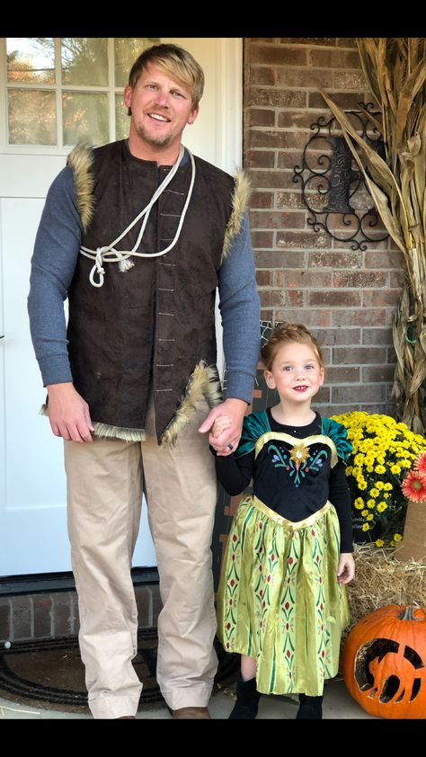 Christoph Costume Frozen, Christoff Frozen Costume, Frozen Halloween Costumes Family, Diy Kristoff Costume Adult, Kristoff Costume Diy, Anna And Kristoff Costume, Christoff Frozen, Kristoff Frozen Costume, Kristoff Costume