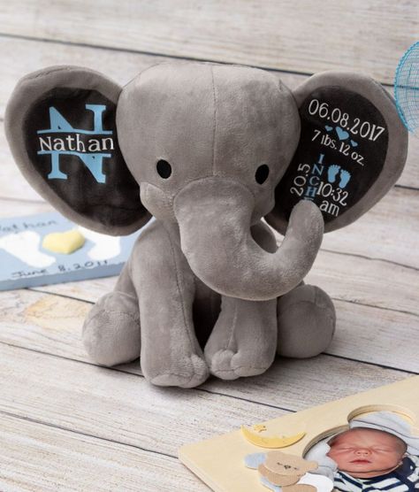 A birth stat stuffed animal would be a cherished gift after the baby is born. Once you know all the birth stats, you can quickly add them to an adorable stuffed elephant's ears! Cricut Baby, Baby Stats, Projets Cricut, Diy Baby Gifts, Personalized Newborn, Diy Cricut, Cricut Projects Vinyl, Newborn Baby Gifts, Diy Baby