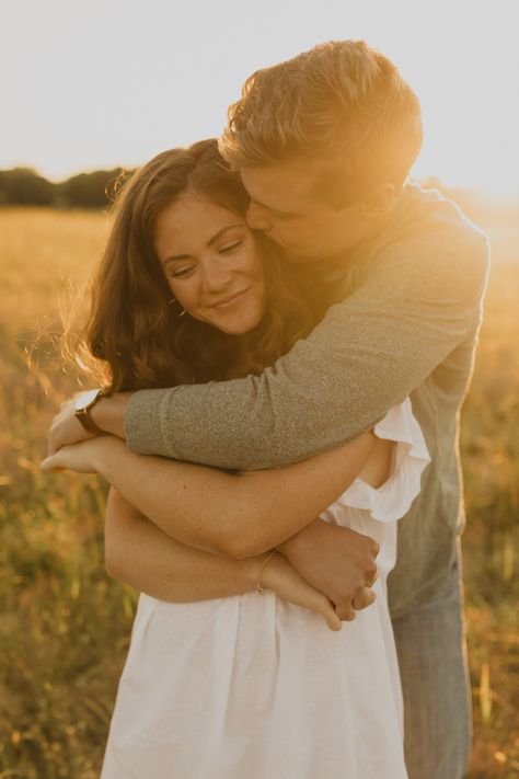 Couple Poses Professional, Happy Couples Photography, Couple Poses For Awkward Couples, March Couple Photoshoot, Golden Hour Field Photoshoot Couple, Golden Hour Fall Couple Photos, Nice Couple Photos, Field Photoshoot Poses Couple, Bench Photoshoot Couple