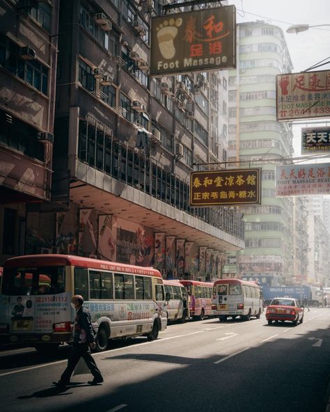 Hong Kong mornings . . . #photography #photographer #photos #travelphotography #travel #travelgram #trip #HongKong #awesomehongkong #streetphotography #street #streetphotographer #city #city_features #city_captures #china #hongkongphotography #street_minute #streets_vision #cinematic #cinematography #dailytones #street_focus_on #streetmoment #sonyalpha #theglobalphotographycommunity #hongkonginsta #hkig #citykillerz #cityscape _________ @hongkong @awesomehongkong @streetminute @streetmoment @... Old Hong Kong Aesthetic, Hongkong Aesthetic, 90s Hong Kong, Hong Kong Travel Photography, Chinese Culture Art, 1990s Aesthetic, Hong Kong Street, Bangkok City, Hong Kong Travel