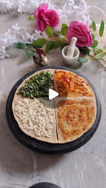 Pizza Paratha Recipe, Paratha Ideas, Cheese Paratha Recipe, Maggi Masala, Paratha Recipe, Paratha Recipes, Pizza Sauce, Ghee, Pizza Recipes