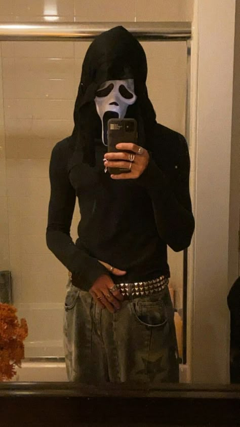 Mr Ghostface, Ghostface Costume, Scream Costume, John Mactavish, Ghost Face Mask, Scream Mask, Ghostface Scream, Scary Movie Characters, Hot Army Men