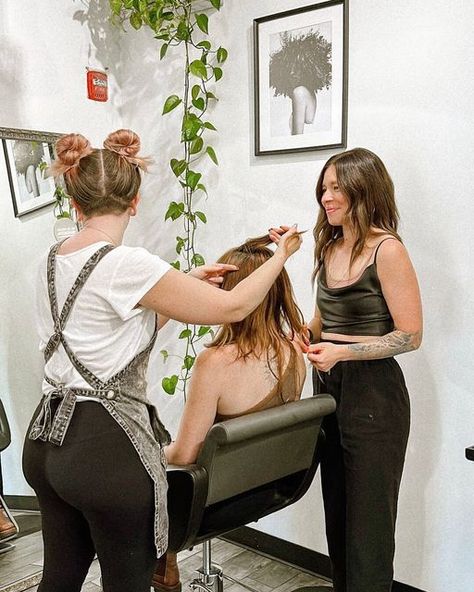 DMV Salon Owner + Mentor on Instagram: "Assistants Play a HUGE Role to Six Figure Stylists 👀 ⠀⠀⠀⠀⠀⠀⠀⠀⠀ Assistants can: delegate small, more time consuming tasks (think blowout + styling, applying toner, mixing color) while you focus on other high end services. ⠀⠀⠀⠀⠀⠀⠀⠀⠀ Allows you to mentor and educate; having that one on one learning experience is crucial to create an educated, talented salon team. ⠀⠀⠀⠀⠀⠀⠀⠀⠀ Assistants take your easy services and allow you to double your services. Double servi Salon Owner, Salon Owners, You Changed, Toner, Hair Stylist, Color Mixing, How To Apply, Instagram, Color