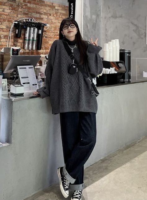 Tunic Sweater Outfits, Korean Winter Outfits, Asian Style Dress, Foodie Outfit, Japan Outfits, Aesthetic Sweaters, Outfit Korean Style, Korean Fashion Winter, Japan Fashion Street