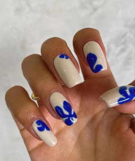 Cute Summer Nails Simple Almond, Spring Dark Nails, Cute Funky Nails Square, Noah Kahan Nails, Mama Mia Nails, Short Square Nails Summer, Mediterranean Nails, Summer Square Nails, Europe Nails