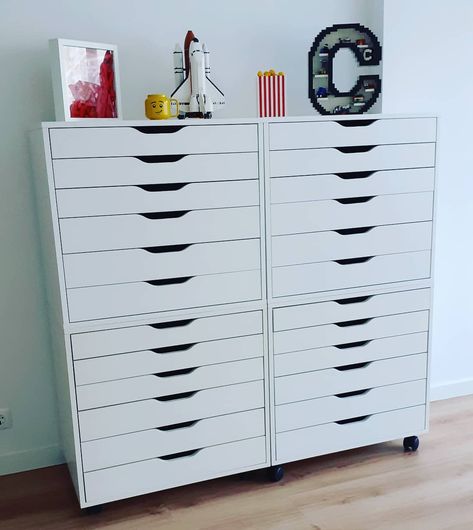 Tiago Catarino - LEGO Builder on Instagram: “Some progress today on the studio! Got 2 extra IKEA Alex drawer cabinets to put my LEGO bricks. I'm pretty sure it wont be enough for…” Ikea Alex Drawer, Dream Art Room, Literature Organizer, Art Studio Storage, Drawer Cabinets, Ikea Alex Drawers, Alex Drawer, Ikea Alex, Art Supplies Storage