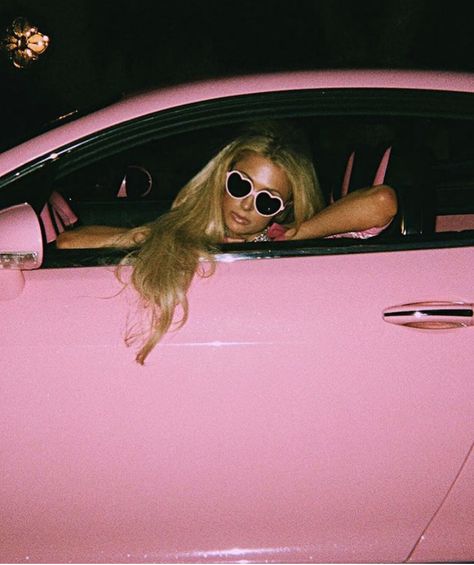 Paris Hilton Aesthetic, Pic Wall, Photowall Ideas, Pinterest Contest, Y2k Mcbling, Pink Life, 2000s Aesthetic, Looks Party, Pink Car