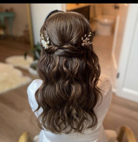 Grad Hairstyles, Half Updo Hairstyles, Half Up Wedding Hair, Wedding Hair Half, Wedding Hairstyles Half Up Half Down, Hairdo Wedding, Bangs With Medium Hair, Half Up Half Down Hair, Haircuts For Medium Hair