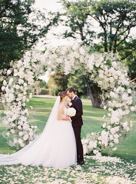 Wedding Gate, White Wedding Arch, Floral Arch Wedding, Wedding Ceremony Arch, Wedding Arch Flowers, Wedding Altars, All White Wedding, Arch Flowers, Chateau Wedding