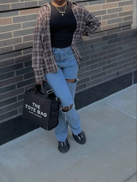 Casual School Outfits Black Women, Cold Summer Outfit Casual, Fannels Shirts Outfits Fall, Flannel Outfits Black Women, Outfit Ideas Autumn School, Autumn Outfits Black Women, Fall Flannel Outfits Casual, Baddie Flannel Outfits, Fall Fits Black Women