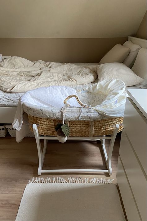 Aesthetic Bassinet, Natural Bassinet, Vintage Bassinet, Baby Nook, Western Baby Names, Luxury Baby Nursery, Baby Co Sleeper, Bassinet Stroller Vintage, Moses Basket Bassinet