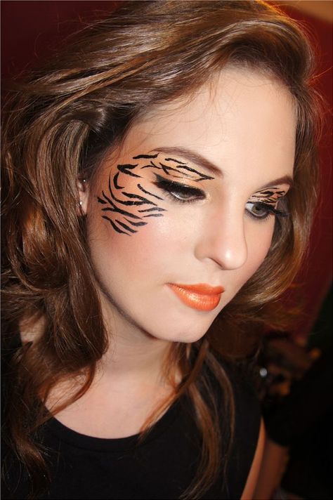 Animal Halloween Makeup, Girl Halloween Makeup, Tiger Makeup, The Mask Costume, Animal Makeup, Hallowen Ideas, Halloween Makeup Ideas, Diy Halloween Costumes For Women, Celebrity Halloween Costumes