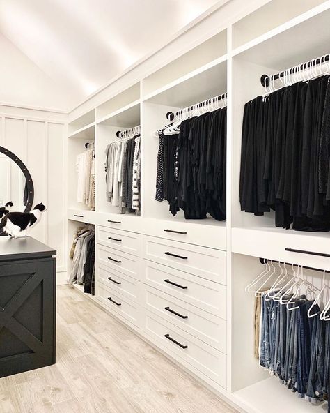 My closet organization was something I decided on before designing the layout of this room. I organize my clothing by colors (Yes, I only… Wir Ideas, A House We Built, Switzerland House, Fancy Closet, Master Closets, Comic Room, Master Closet Design, Closet Redo, Closet Island