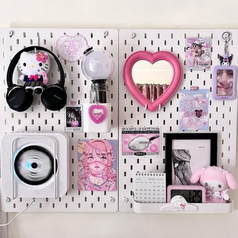 deb 🧩💗🛼🗯️🎀 on Instagram: "2022 wrapped 💗⭐️🫧" Desk Inspiration, Pastel Room, Pinterest Room Decor, Study Room Decor, Ideas Hogar, Room Desk, Cute Room Ideas, 12 December, Minimalist Room