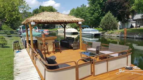 Tiki Bar XL Pontoon – Twin Lakes Boat Rental Pontoon Boat Party, Tropisk Fest, Pontoon Party, Boat Bar, Party Barge, Lakefront Living, Boat Ideas, Boat Lift, Twin Lakes