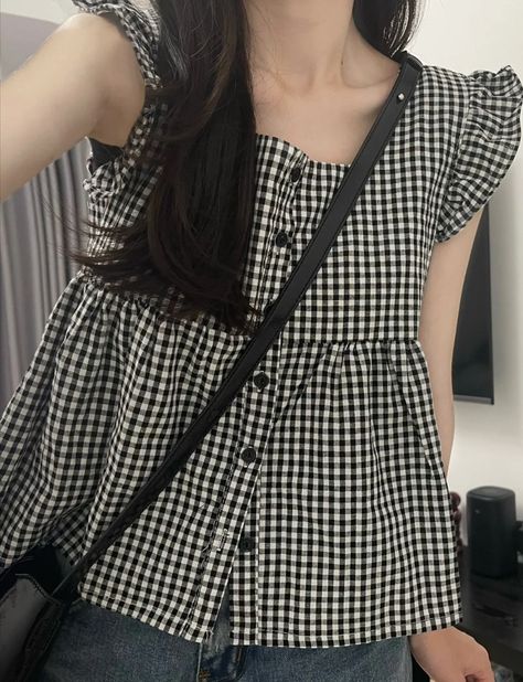 Catholiccore Outfit, Checkered Top Outfit, Simple Top Designs, Peplum Top Pattern, Desi Fashion Casual, Fashion Top Outfits, Trendy Dress Outfits, Everyday Fashion Outfits, Trendy Fashion Tops