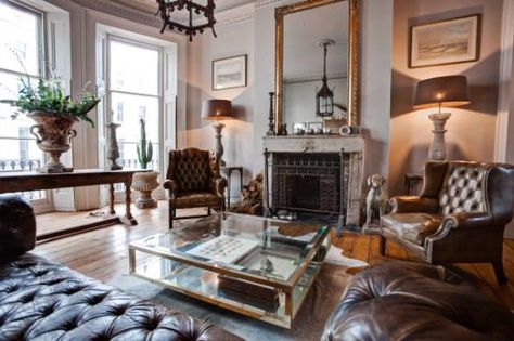 Old gentleman's club meets the perfect feminine touch Vintage Modern Living Room, Georgian Interiors, Victorian Living Room, Baroque Decor, Vintage Living Room, French Farmhouse, A Living Room, Formal Living Rooms, Vintage Modern