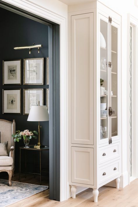 Eve Closet Ideas, Modern Colonial Office, Guest Bedroom Designs Ideas, French Glam Dining Room, Office Decor Traditional, Living Room Colonial Modern, Whitney Parkinson Dining Room, Susan Kasler Interiors, Simple Timeless Home Decor