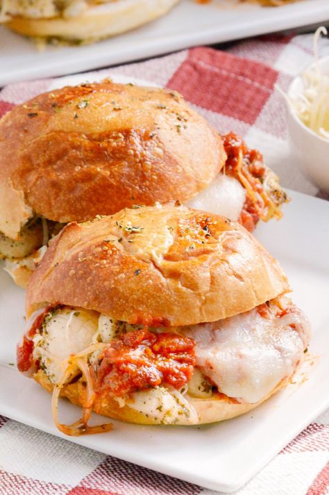 Cheesy Italian Chicken Sliders - The Weary Chef Cheesy Italian Chicken, Chicken Parm Sliders, Parm Sliders, Homemade Chicken Fingers, Chicken Parmesan Sliders, Slow Cooker Bbq Ribs, On A Bun, Chicken Tenderloin Recipes, Baked Chicken Tenders